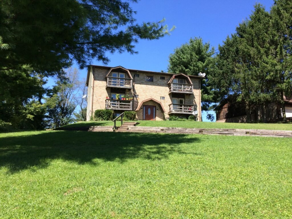 180 Manor Drive in Wellsburg WV apartments.  A short drive to Franciscan University