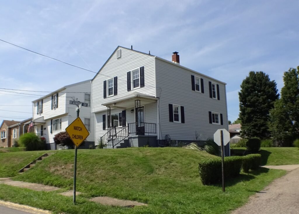 3901 Hanlin Way Weirton single family rental on Marland Heights.  Three bedroom one bathroom home with garage. 