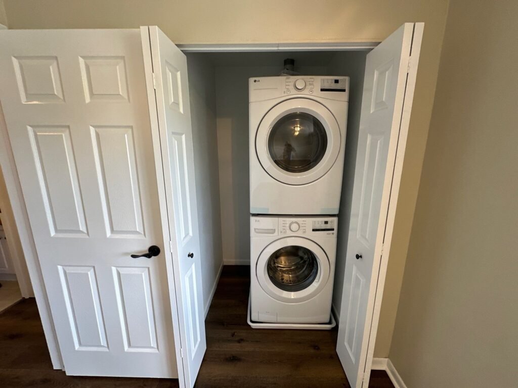 Penthouse Suite at Country Club Hills, Steubenville, featuring in-bedroom laundry area for added convenience.