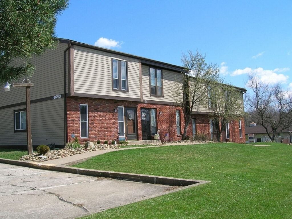 Country Club Hills townhouse near Franciscan University